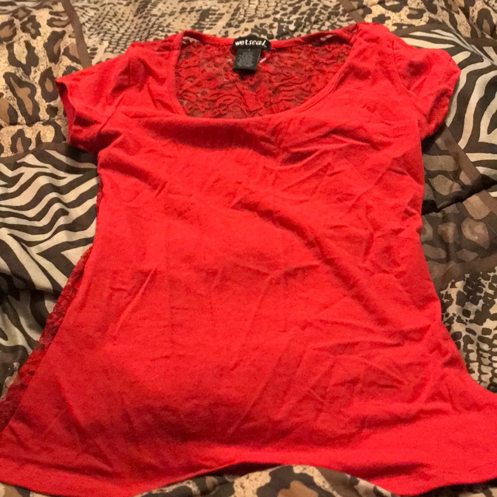 SMALL RED LACE BACK WET SEAL T-SHIRT